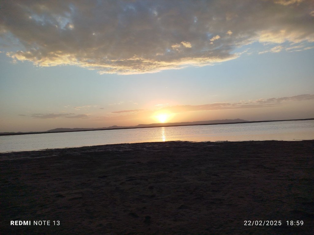 Dîner & coucher de soleil dans le désert